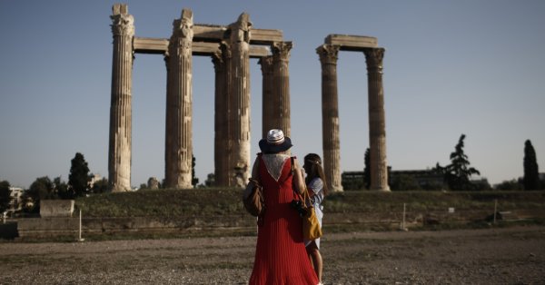 По рано тази година Атина емитира 10 и 5 годишни държавни ценни