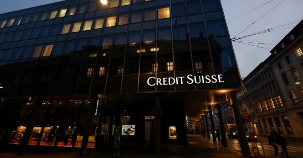 Credit Suisse е спряла изтичането на клиентски средстваCredit Suisse планира