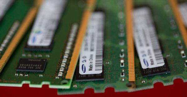 През последните седмици световните производители на чипове за памет предупредиха