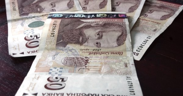 Българската икономика ще премине през плитка и краткотрайна рецесия през