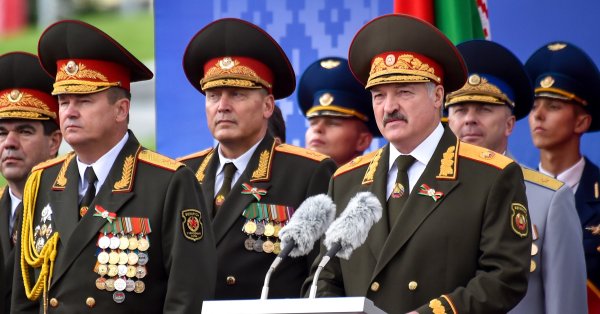 Беларус въоръжава гражданската си отбранаБеларус засилва собствените си военни дейности