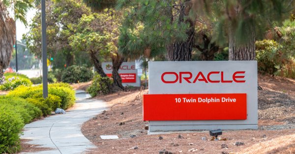 Докато хибридната работа става все по популярна по света Oracle се