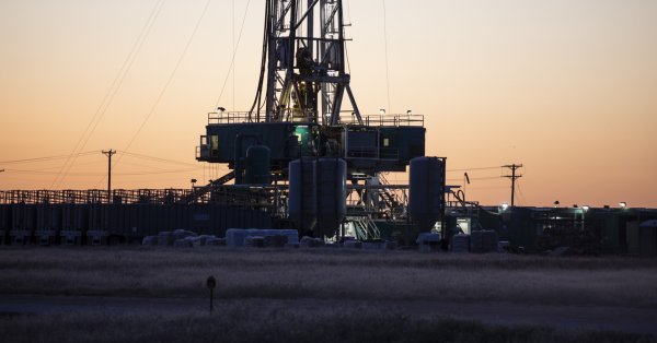 Цената на американския суров петрол WTI падна до най-ниското си