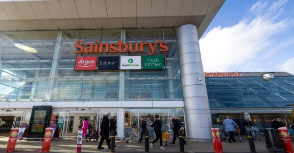 Sainsbury s остава предпазлива в прогнозите сиSainsbury s ще намали