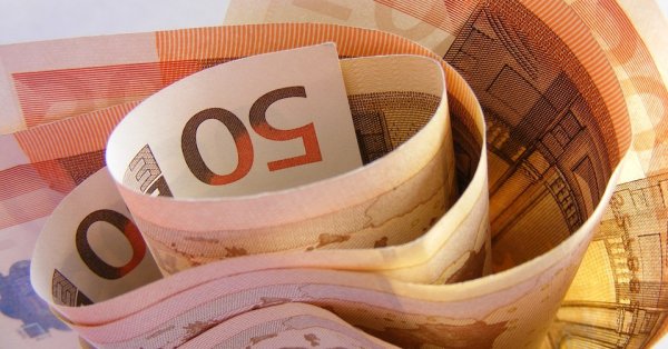 Еврото поевтиня с 0 7 до 98 80 американски цента в понеделник