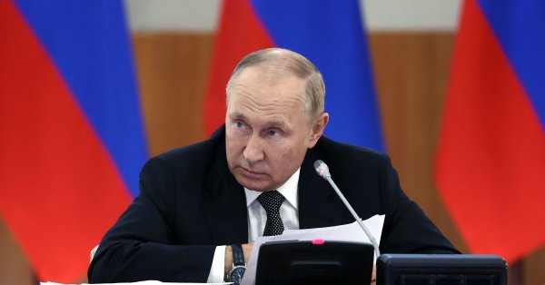 Путин подчерта че Русия уверено се справя с външния натиск