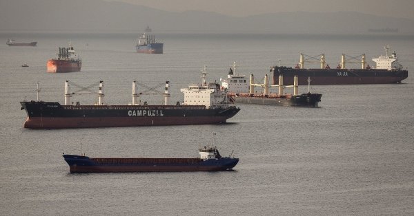 Според Русия атаката срещу Севастопол може да е от кораб