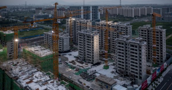 Финансово затруднените китайски строителни компании са подложени на натиск да