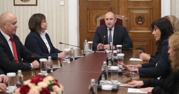 Президентът Румен Радев разговаря с представители на БСП за България