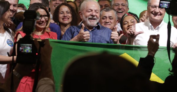 След ожесточена предизборна кампания бившият ляв президент Луис Инасио Лула