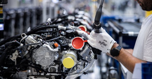 Инвестициите в унгарската автомобилна индустрия са доминирани от три държави