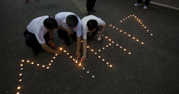 Осем години след свалянето на полет MH17 близките на загиналите