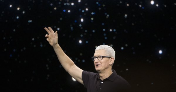 Главният изпълнителен директор на Apple Тим Кук нарича iPhone 14