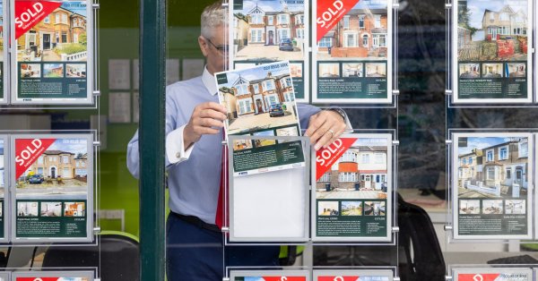 Търсенето на жилищни заеми във Великобритания намаля с една пета