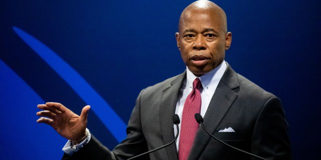 Но докато видими проблеми като бездомността са в центъра на