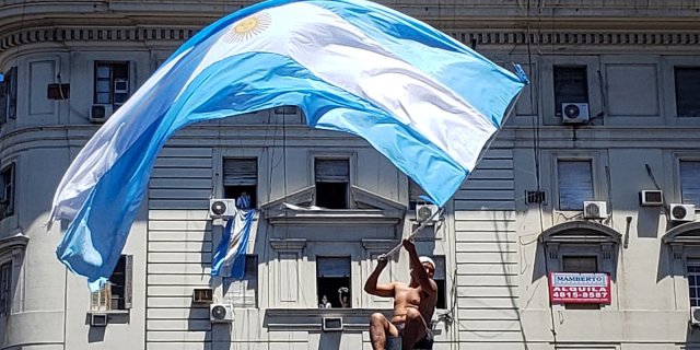Фенове на аржентинския национален отбор по футбол празнуват по време