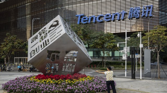 Ралито на акциите на Tencent от октомври насам Графика Bloomberg