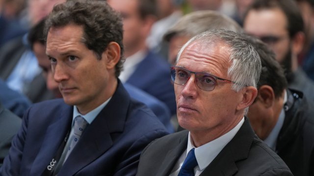 John Elkann (left) and Carlos Tavares (right). Image: Bloomberg LP