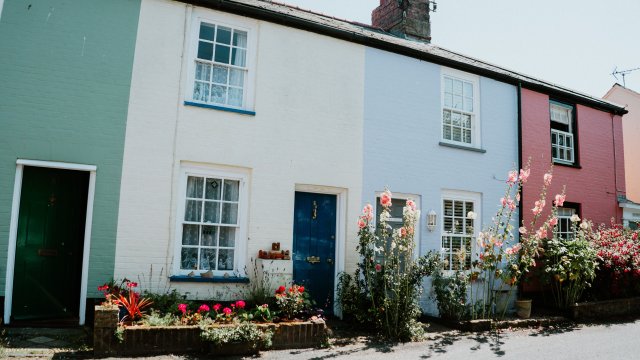 Цените на жилищата във Великобритания записаха най-големия си спад от