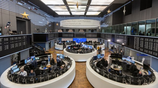 Лондонският бенчмарк FTSE 100 се понижи с 0,14% до ниво
