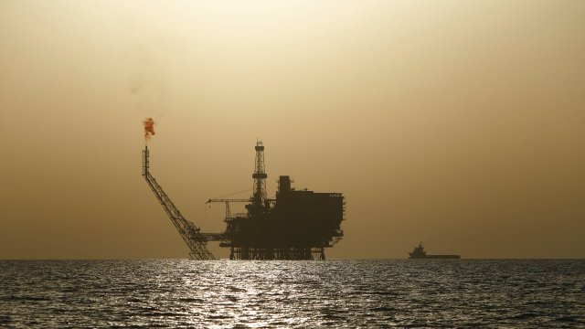Фючърсите върху американския суров петрол WTI спадат с 19 цента