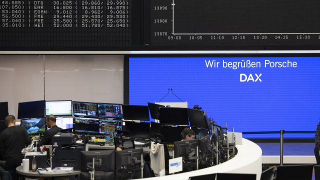 Германският водещ борсов индекс DAX се повиши с около 0,39%