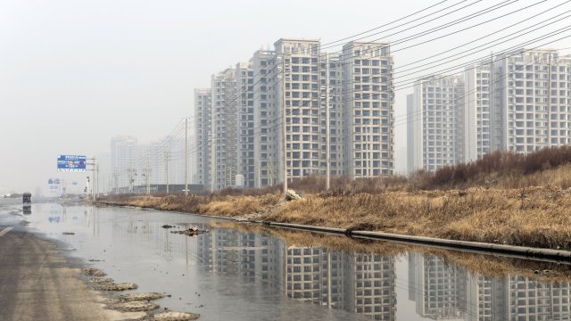 Цените на новите жилища в Китай намаляват за пети пореден