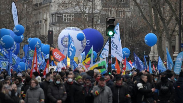 Няколкостотин хиляди протестиращи излязоха по улиците на Франция във втората