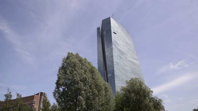 ЕЦБ може да започне да понижава лихвите през третото тримесечие