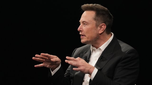 Elon Musk dévoile le premier robot-taxi autonome de Tesla