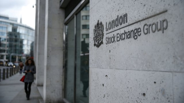 Лондонският бенчмарк FTSE 100 се пониши с 1 72 до ниво