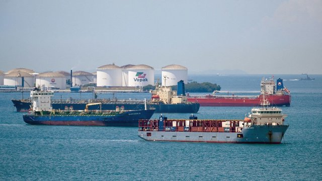 В последните месеци пътят на на корабите с руски петрол се