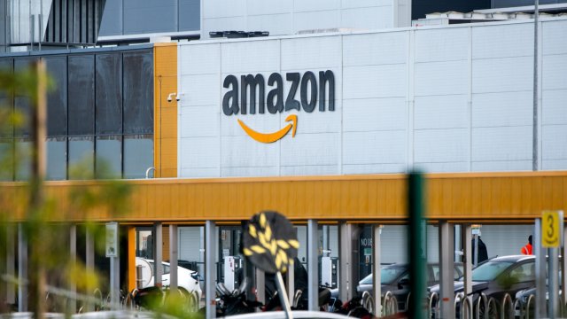 Amazon се готви за нов кръг съкращения на работни местаAmazon