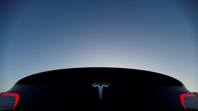 Tesla понижава цените в САЩ за да класира моделите си