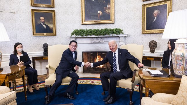 Американският президент Джо Байдън е домакин на срещата с японския