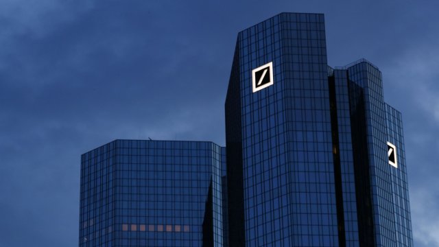 Deutsche Bank ще изплати на служителите си „инфлационен“ бонусDeutsche Bank отчете