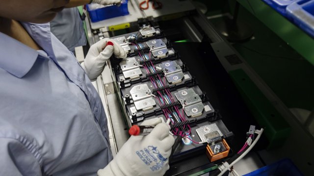 Photo of Stellantis investit dans une startup française de batteries au sodium pour véhicules électriques