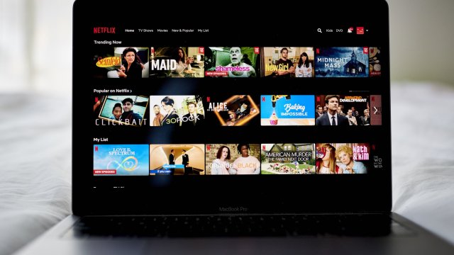 Съоснователят на Netflix Рийд Хейстингс напуска поста на изпълнителен директор Пропукването
