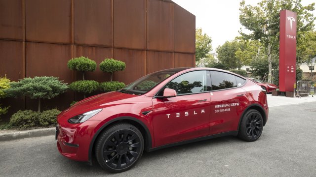 В началото на седмицата Tesla увеличи цената на предлагания в