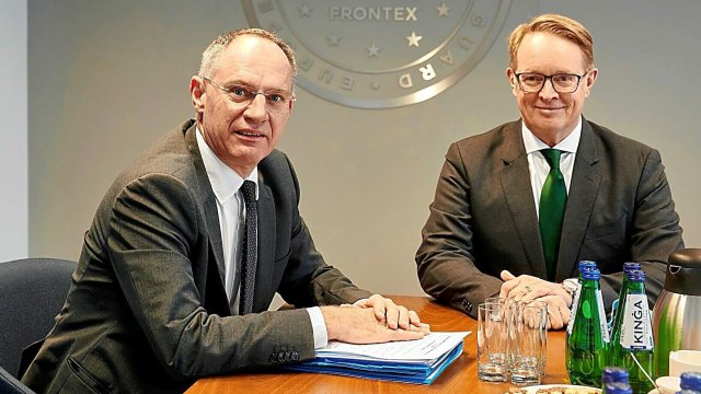 Лайтенс иска да постави изпълнителния характер в центъра на Frontex