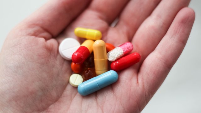 ИАЛ Лекарствата в забранителния списък не са липсващитеЗдравният министър обещава