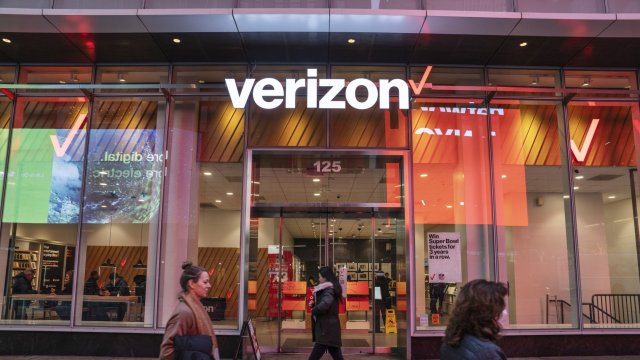 Печалбата на Verizon спадна с 23 през последното тримесечиеVerizon сви