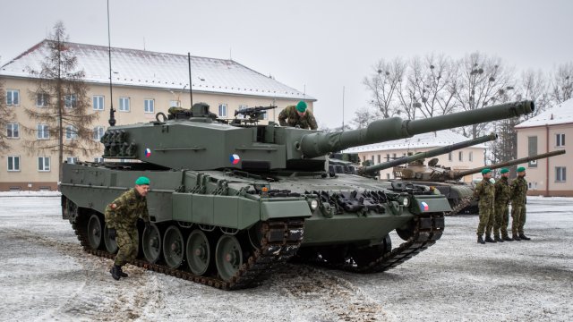 Но Киев поиска и по-тежки машини като танковете Леопард“, които
