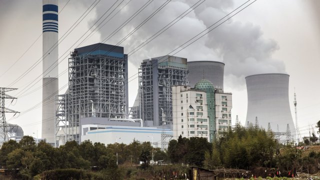 Допълнителните въглищни и газови мощности подчертават стремежа на Пекин да