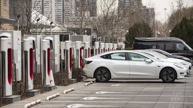 Tesla отбеляза и най ниските нива на месечни обеми на