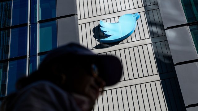 Twitter печели почти 90 от приходите си от продажба на