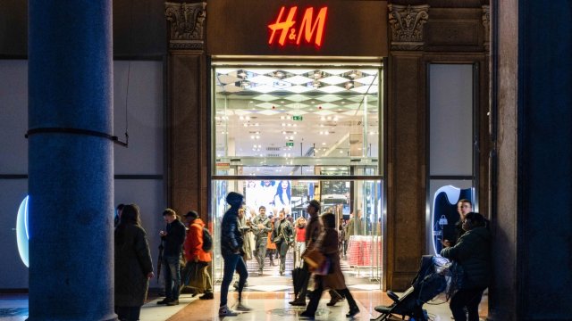 H&M, която вече съобщи, че продажбите през същото тримесечие са