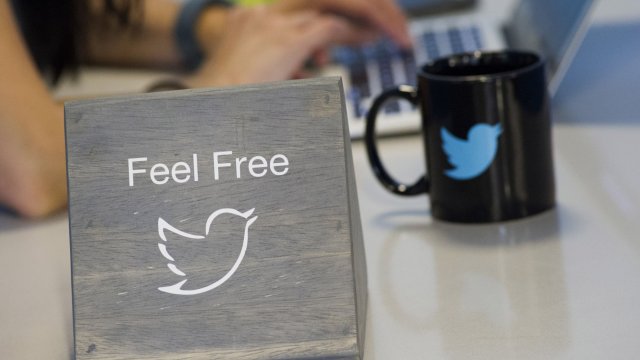 Сблъсъкът за Twitter показва как регулаторните органи се затрудняват да