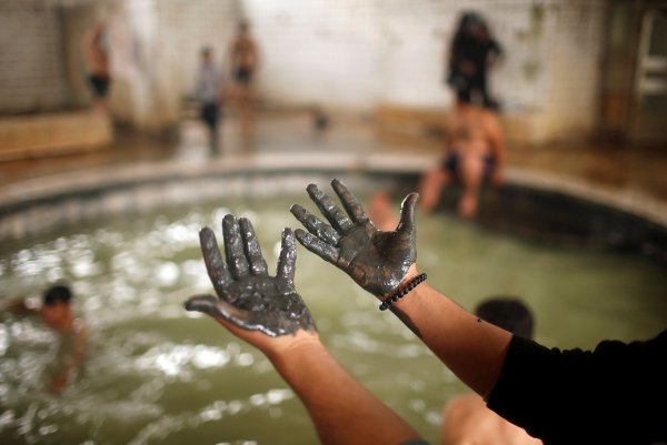 
	Иракчани се наслаждават на масажи и кални бани
