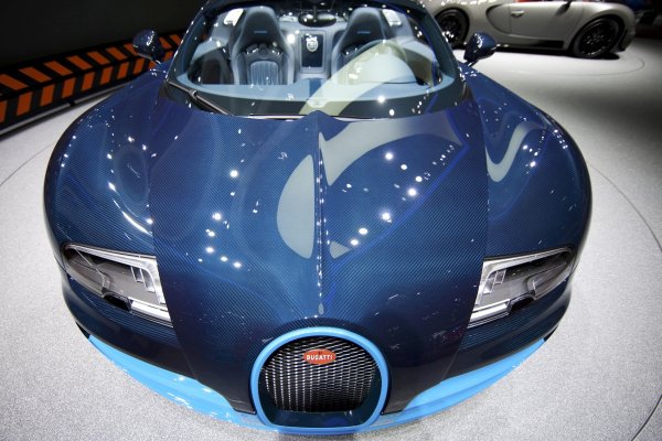 
	Още един шедьовър - Bugatti Veyron Grand Sport Vitesse.
